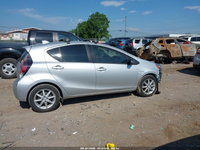 Toyota Prius c Three
