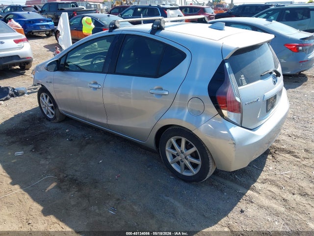 Toyota Prius c Three