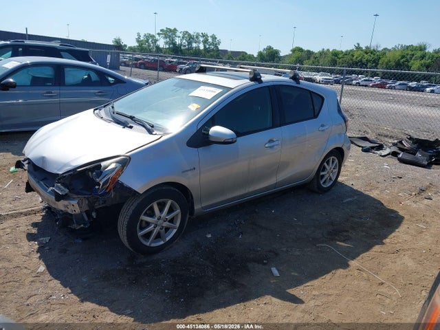 Toyota Prius c Three