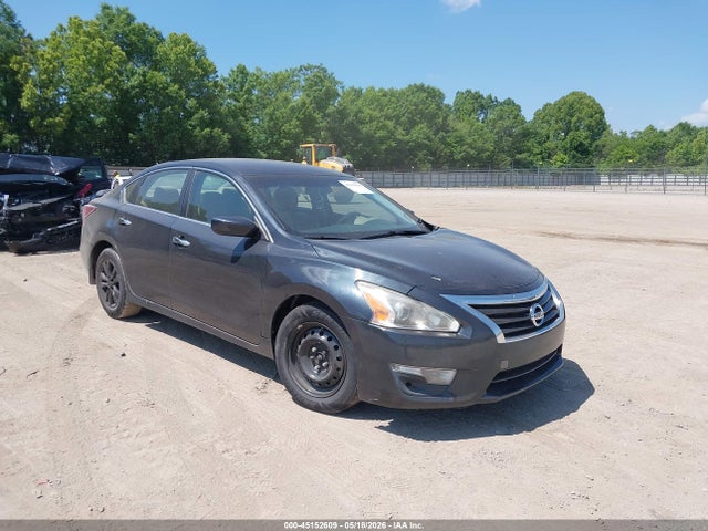 Salvage Nissan Altima Image