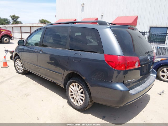 Toyota Sienna Le