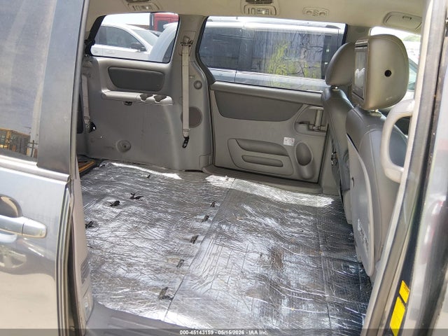 Toyota Sienna Le