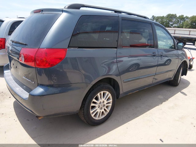 Toyota Sienna Le