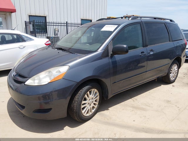 Toyota Sienna Le