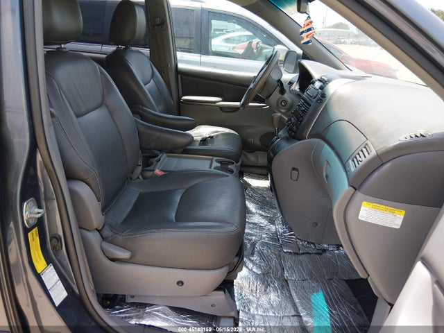 Toyota Sienna Le