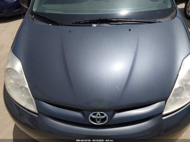 Toyota Sienna Le
