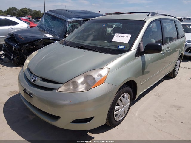 Toyota Sienna Ce