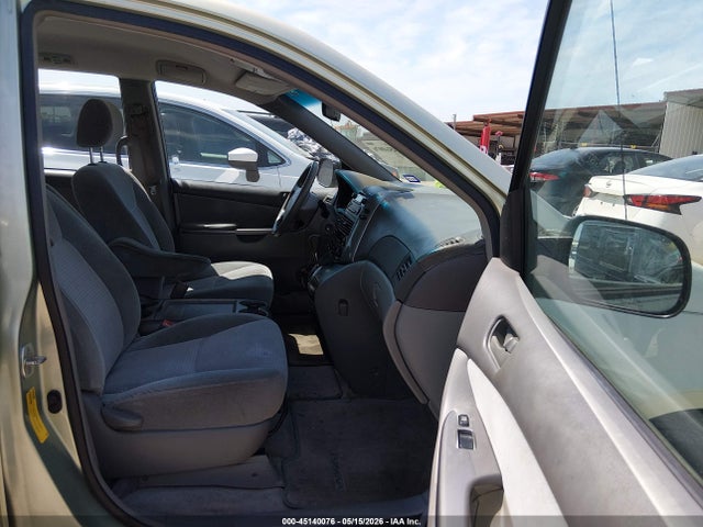 Toyota Sienna Ce