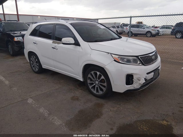 Salvage Kia Sorento Image