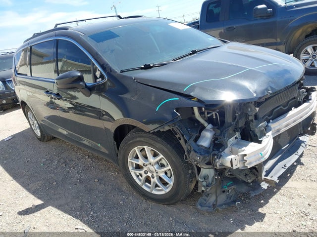 Salvage Chrysler Voyager Image