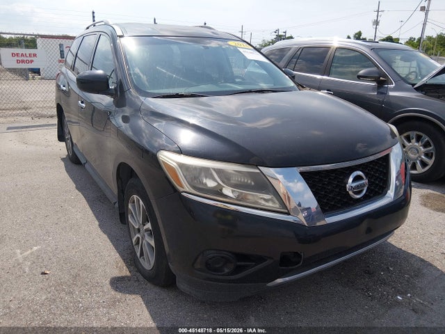 Salvage Nissan Pathfinder Image