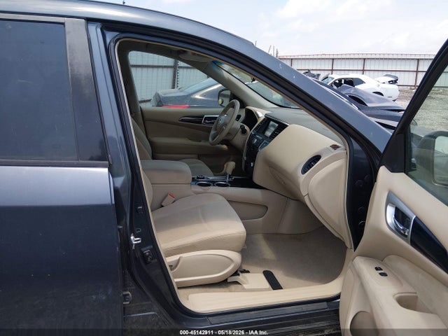 Nissan Pathfinder S