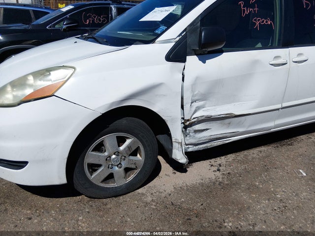 Toyota Sienna Le