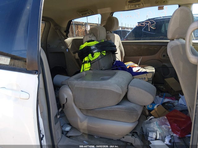 Toyota Sienna Le