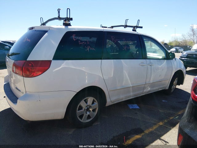 Toyota Sienna Le