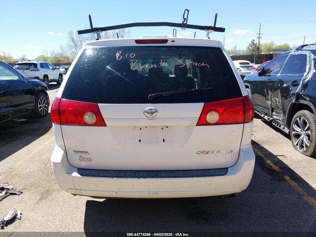 Toyota Sienna Le