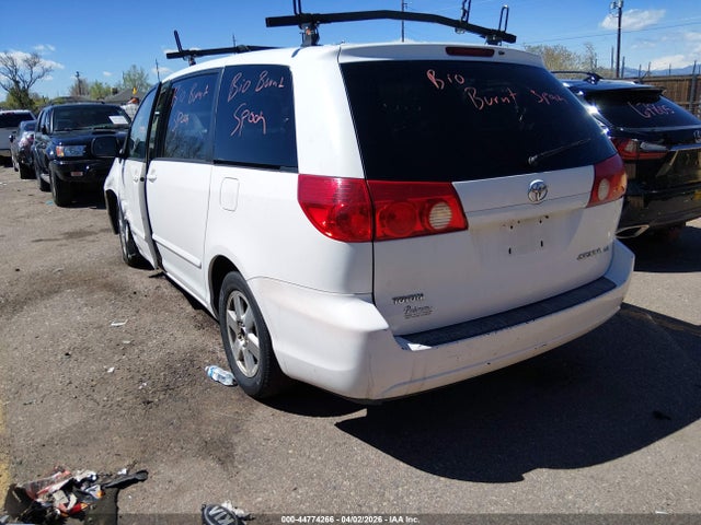 Toyota Sienna Le