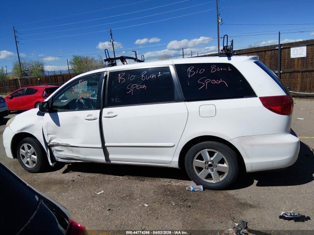 Toyota Sienna Le