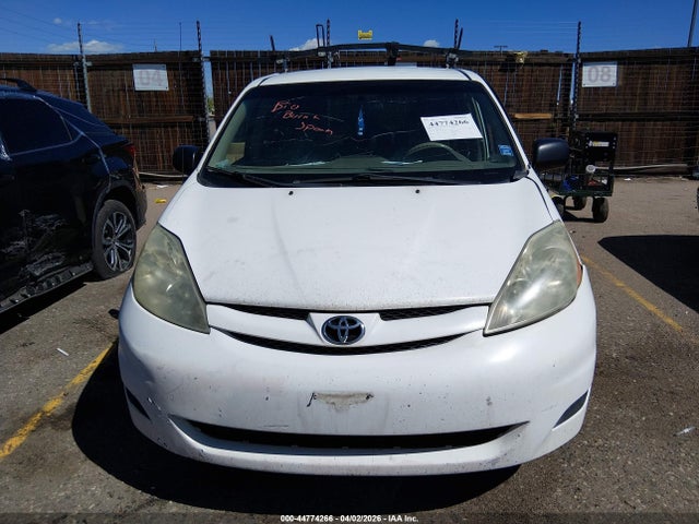 Toyota Sienna Le