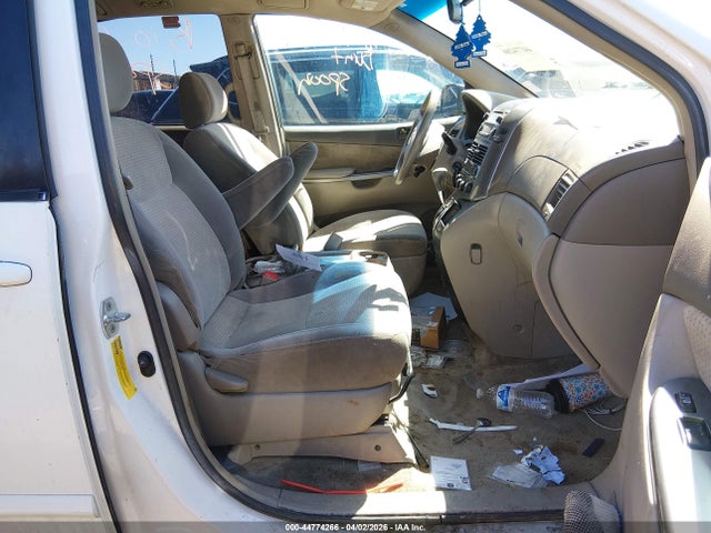 Toyota Sienna Le