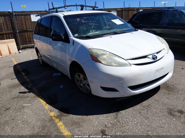 Salvage Toyota Sienna Image