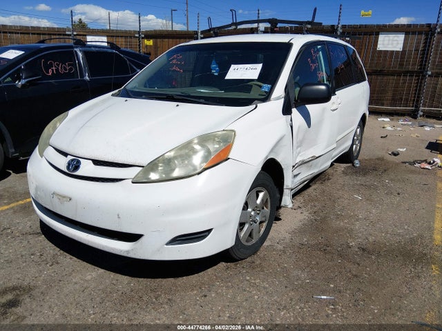 Toyota Sienna Le