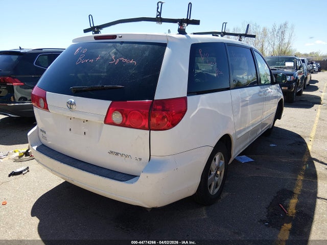 Toyota Sienna Le