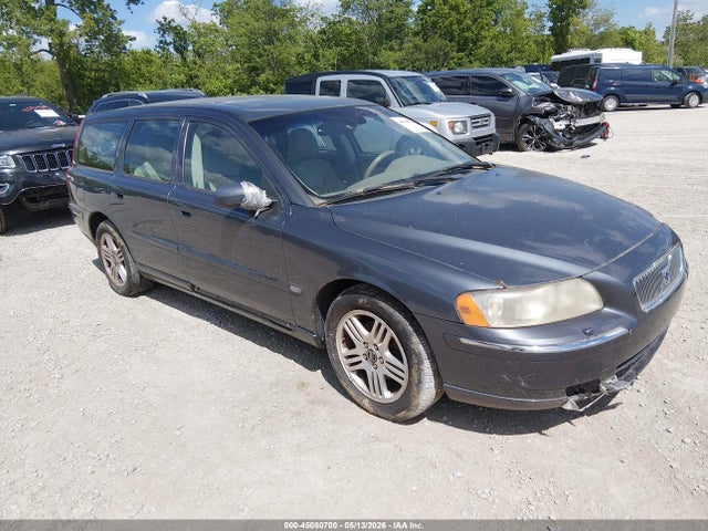 Salvage Volvo V70 Image