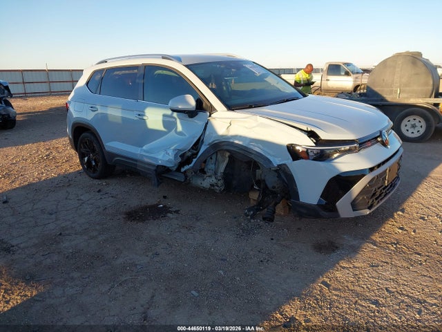 Salvage Volkswagen Taos Image