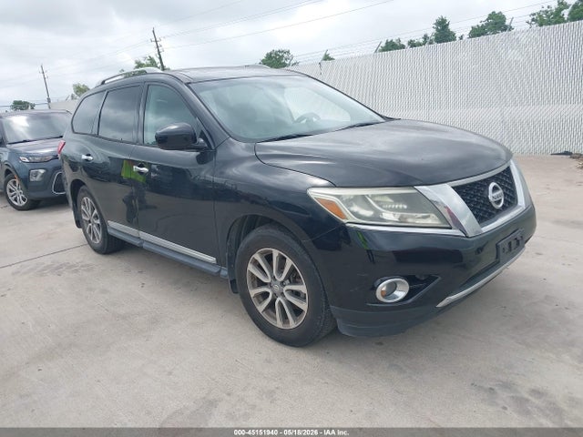 Salvage Nissan Pathfinder Image