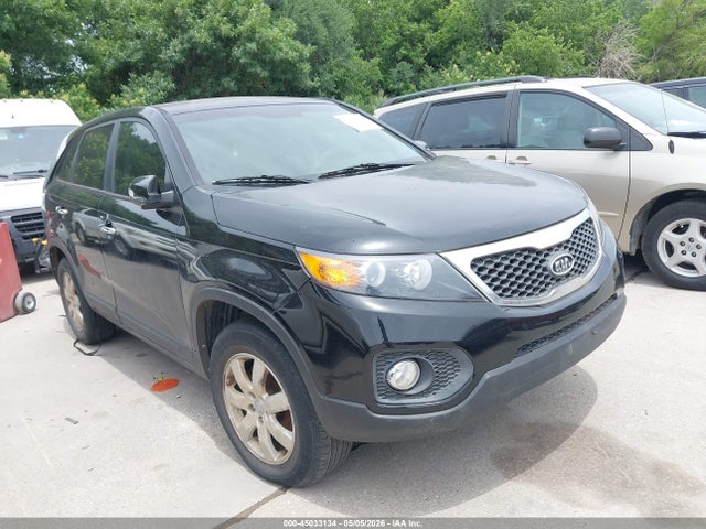 Salvage Kia Sorento Image