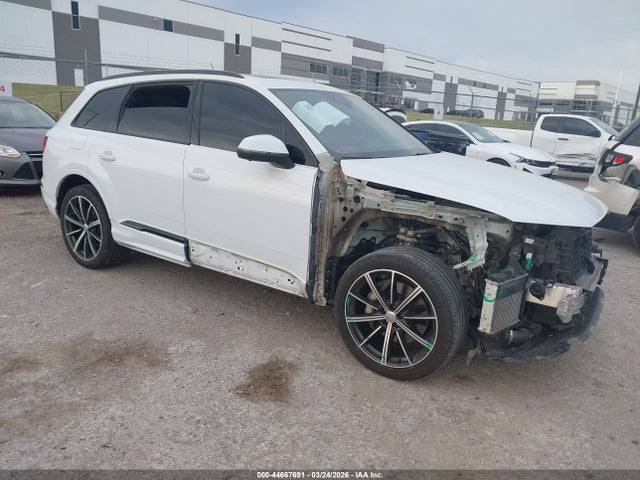 Salvage Audi Q7 Image