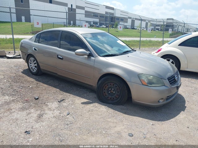 Salvage Nissan Altima Image