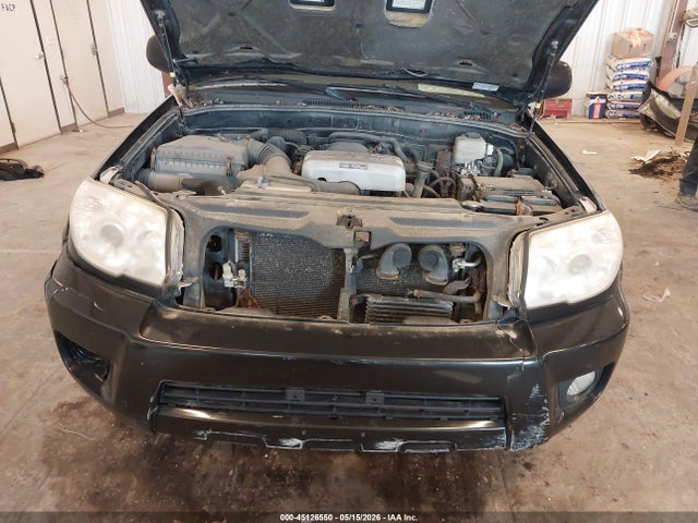 Toyota 4Runner Limited V8