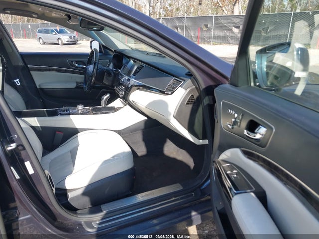 Kia K900 Luxury