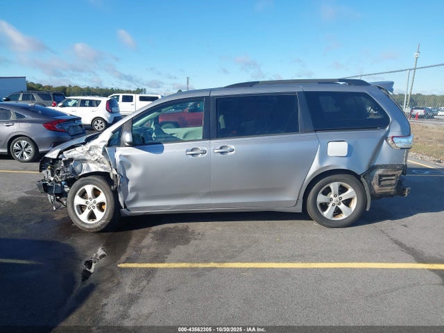 Toyota Sienna Le V6 8 Passenger