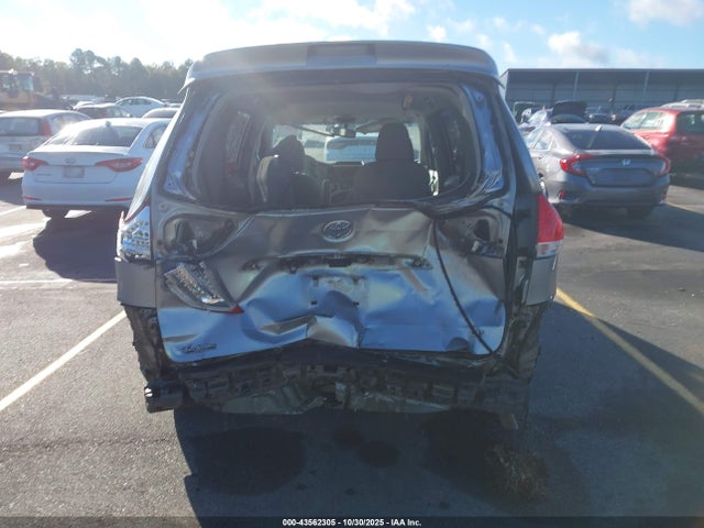 Toyota Sienna Le V6 8 Passenger