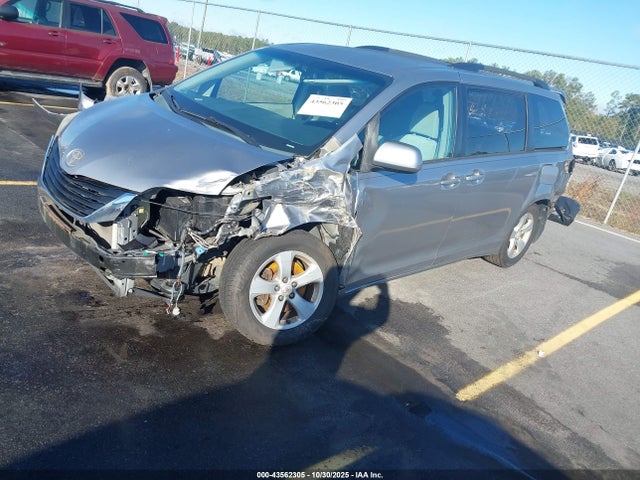 Toyota Sienna Le V6 8 Passenger