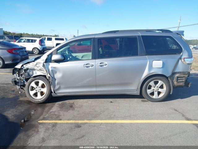 Toyota Sienna Le V6 8 Passenger