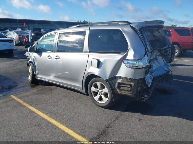 Toyota Sienna Le V6 8 Passenger