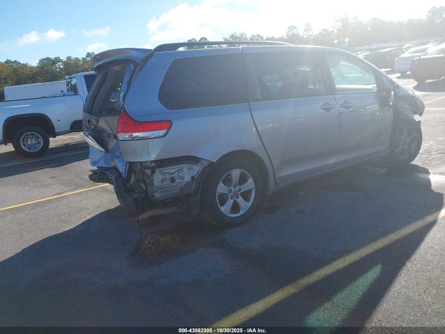 Toyota Sienna Le V6 8 Passenger