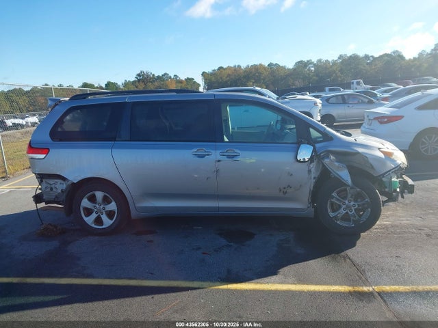 Toyota Sienna Le V6 8 Passenger