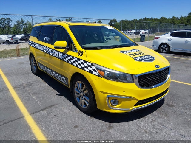 Salvage Kia Sedona Image