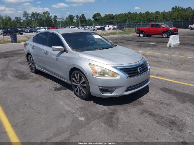 Salvage Nissan Altima Image