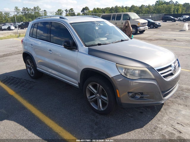 Salvage Volkswagen Tiguan Image