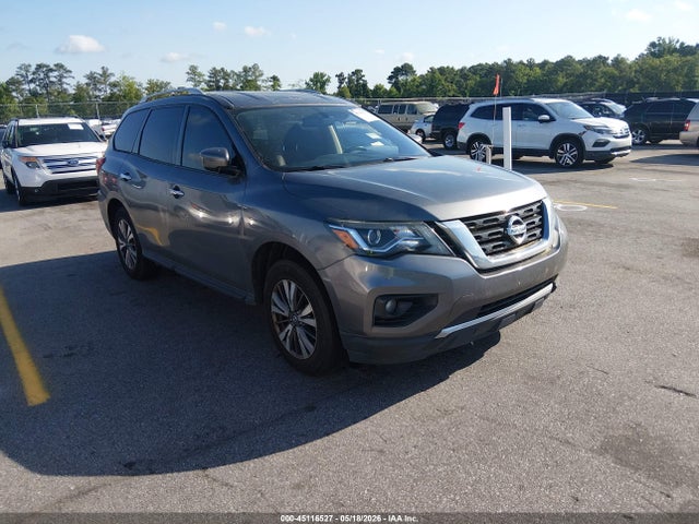 Salvage Nissan Pathfinder Image
