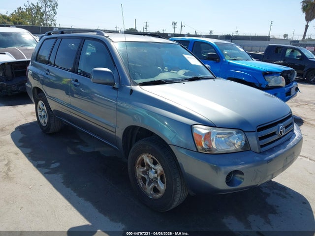 Salvage Toyota Highlander Image