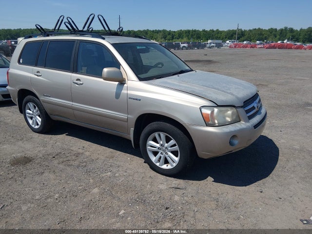 Salvage Toyota Highlander Image