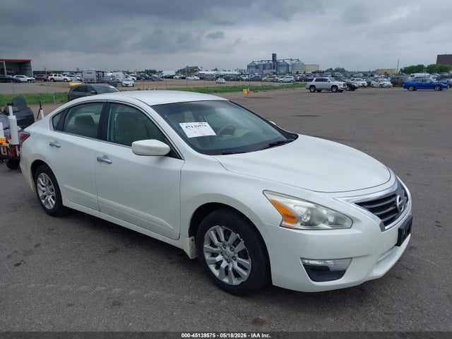Salvage Nissan Altima Image