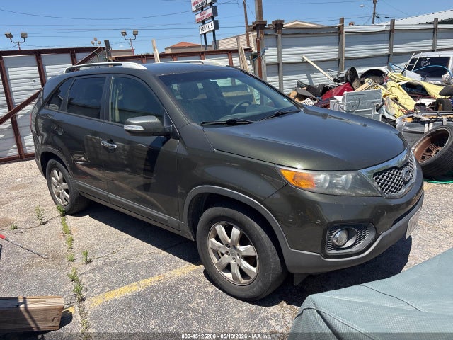 Salvage Kia Sorento Image